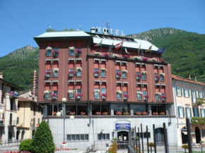 Отель Croce Bianca  Оменья